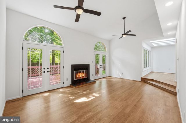 909 WILLOWLEAF WAY, Rockville, MD 20854