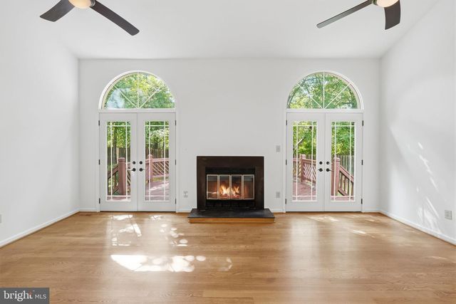 909 WILLOWLEAF WAY, Rockville, MD 20854