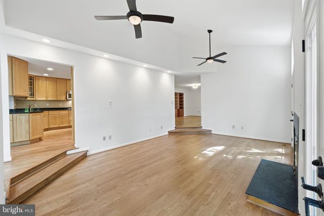 909 WILLOWLEAF WAY, Rockville, MD 20854