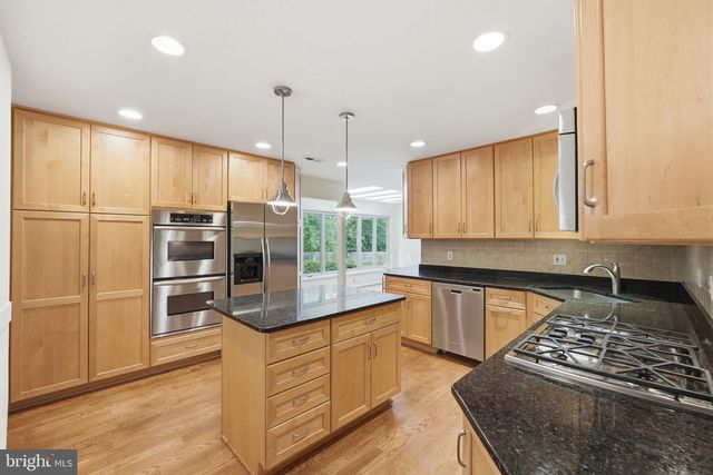 909 WILLOWLEAF WAY, Rockville, MD 20854