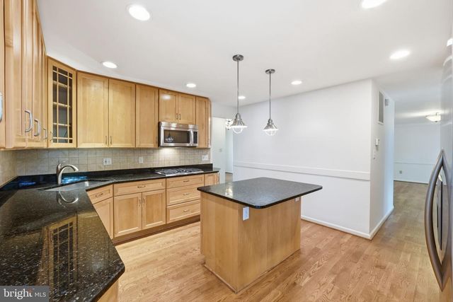 909 WILLOWLEAF WAY, Rockville, MD 20854