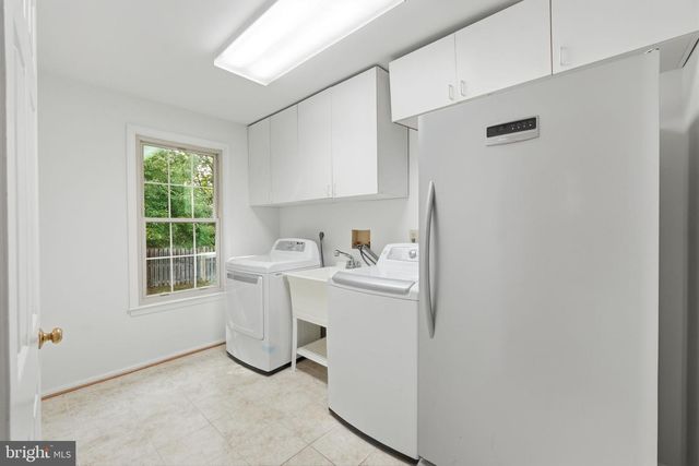 909 WILLOWLEAF WAY, Rockville, MD 20854