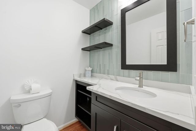 909 WILLOWLEAF WAY, Rockville, MD 20854