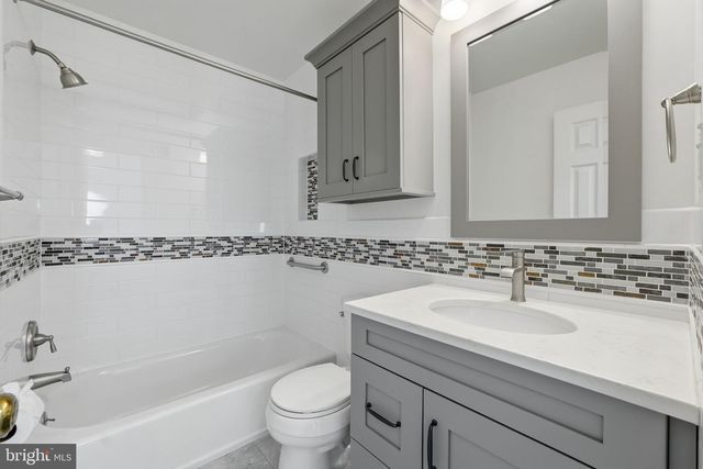 909 WILLOWLEAF WAY, Rockville, MD 20854
