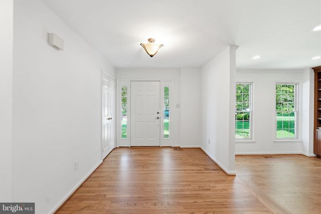 909 WILLOWLEAF WAY, Rockville, MD 20854