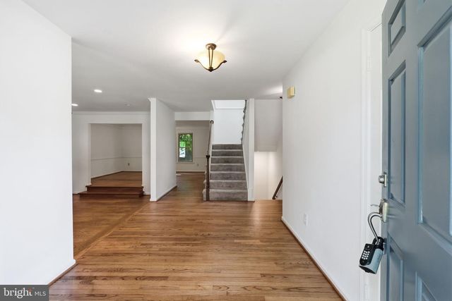 909 WILLOWLEAF WAY, Rockville, MD 20854