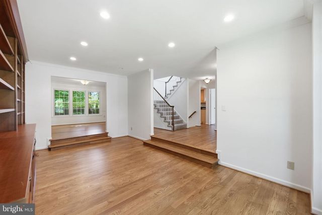 909 WILLOWLEAF WAY, Rockville, MD 20854