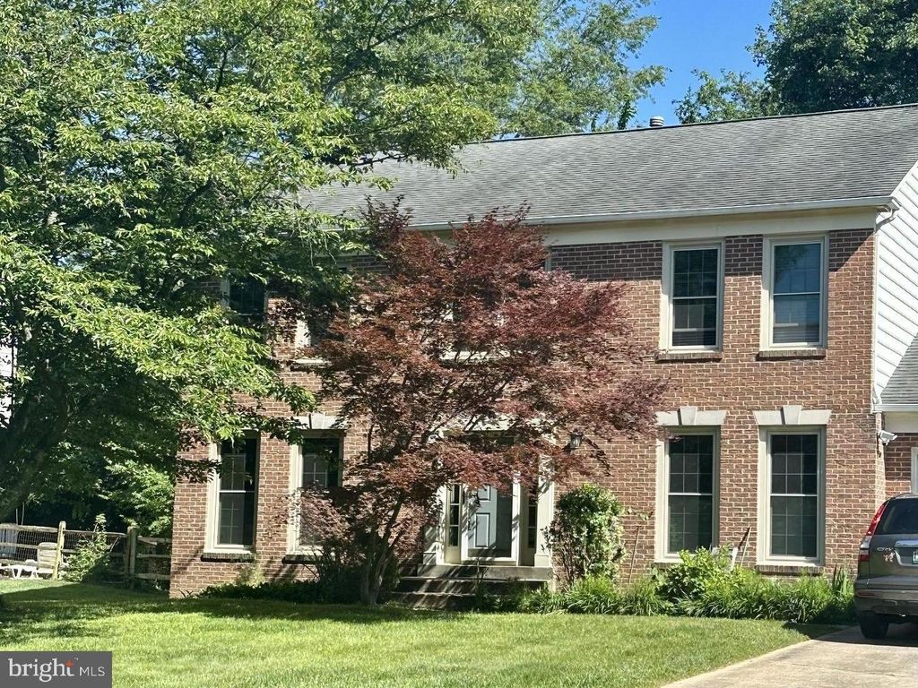 909 WILLOWLEAF WAY, Rockville, MD 20854