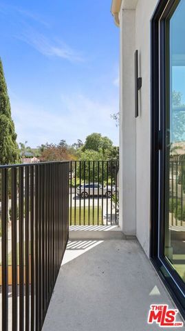 10844 Peach Grove Street, North Hollywood (los Angeles), CA 91601