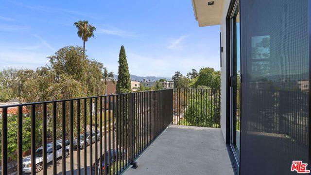 10844 Peach Grove Street, North Hollywood (los Angeles), CA 91601