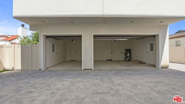 10844 Peach Grove Street, North Hollywood (los Angeles), CA 91601