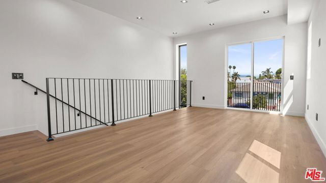 10844 Peach Grove Street, North Hollywood (los Angeles), CA 91601