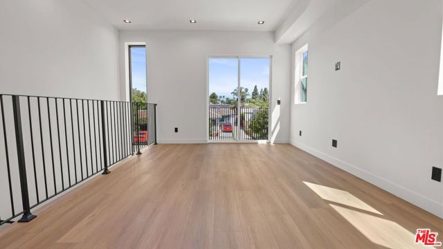 10844 Peach Grove Street, North Hollywood (los Angeles), CA 91601