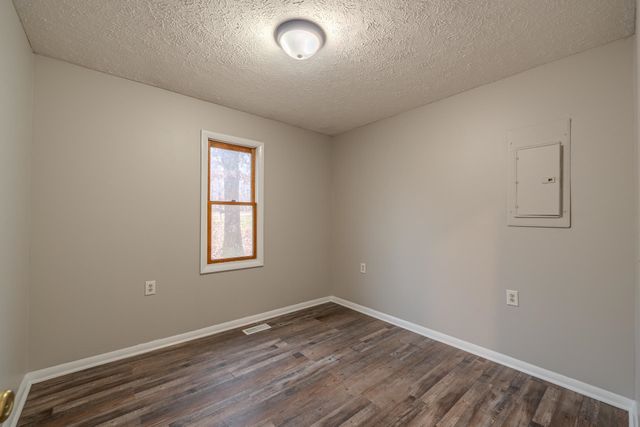 212 JOHNSON ST, Bethel Springs, TN 38315