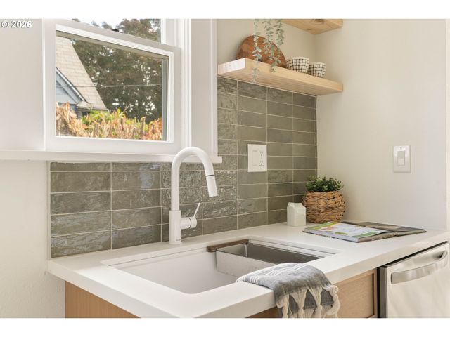 2371 Se 51ST Ave, Portland, OR 97215