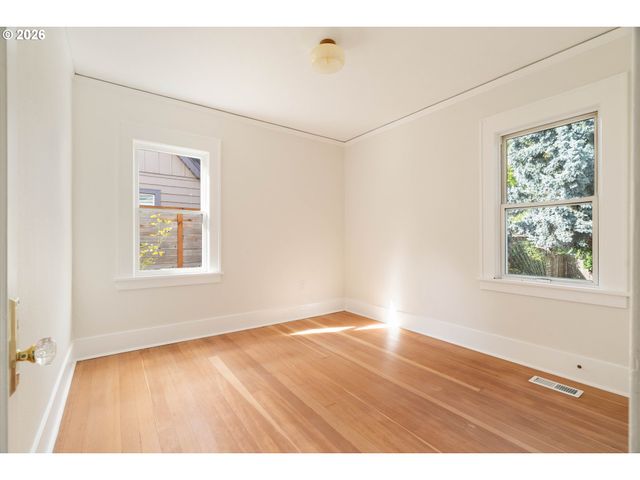 2371 Se 51ST Ave, Portland, OR 97215