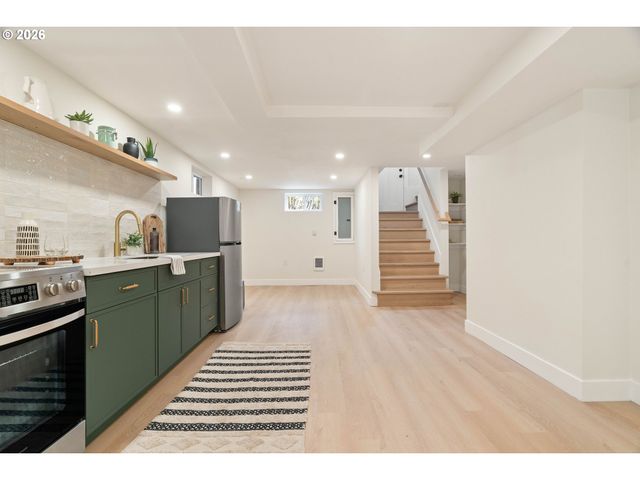 2371 Se 51ST Ave, Portland, OR 97215