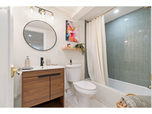 2371 Se 51ST Ave, Portland, OR 97215