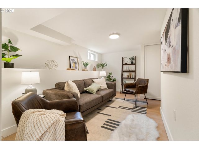 2371 Se 51ST Ave, Portland, OR 97215