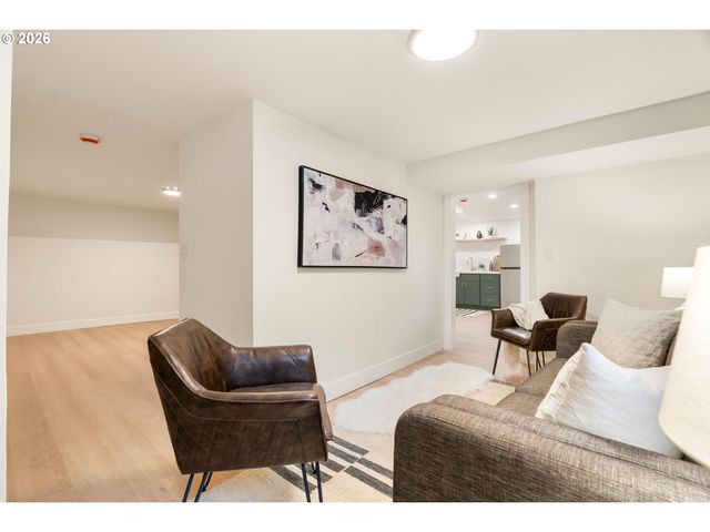 2371 Se 51ST Ave, Portland, OR 97215
