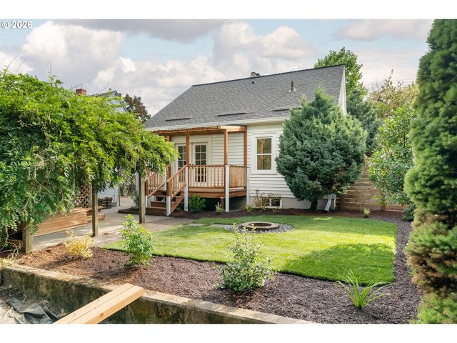 2371 Se 51ST Ave, Portland, OR 97215