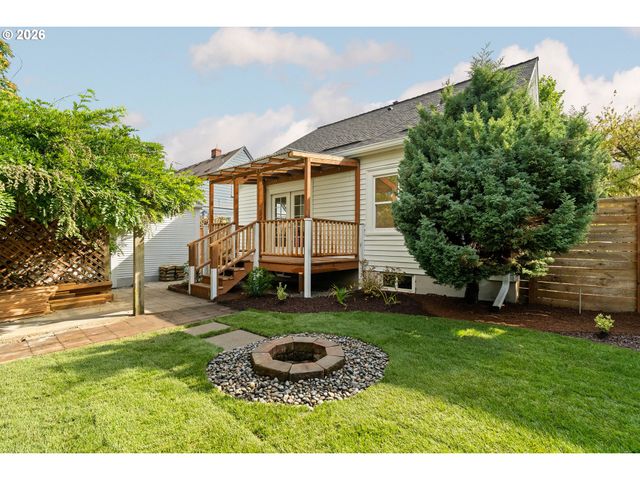 2371 Se 51ST Ave, Portland, OR 97215