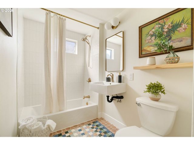 2371 Se 51ST Ave, Portland, OR 97215