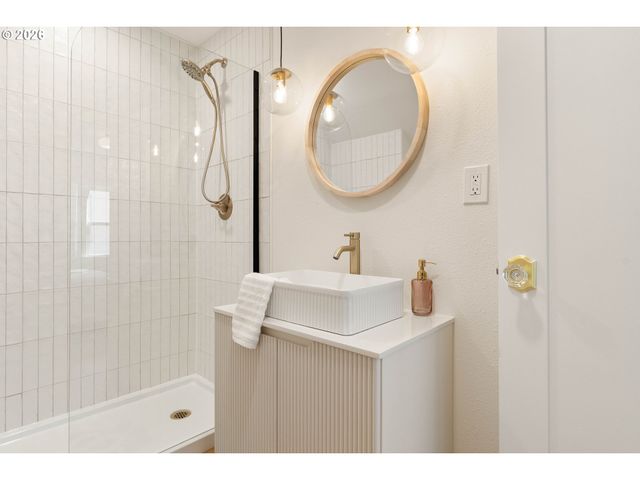 2371 Se 51ST Ave, Portland, OR 97215