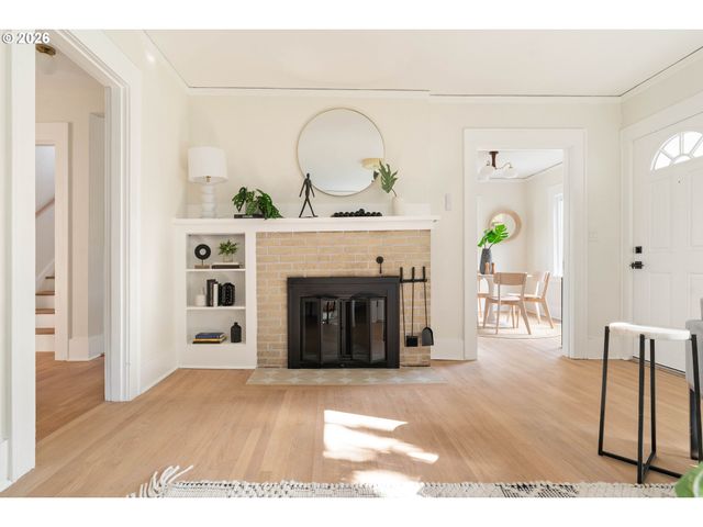 2371 Se 51ST Ave, Portland, OR 97215