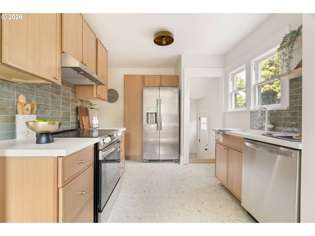 2371 Se 51ST Ave, Portland, OR 97215