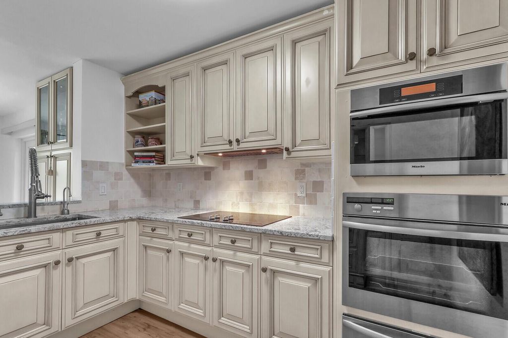 146 Village Circle, Jupiter, FL 33458