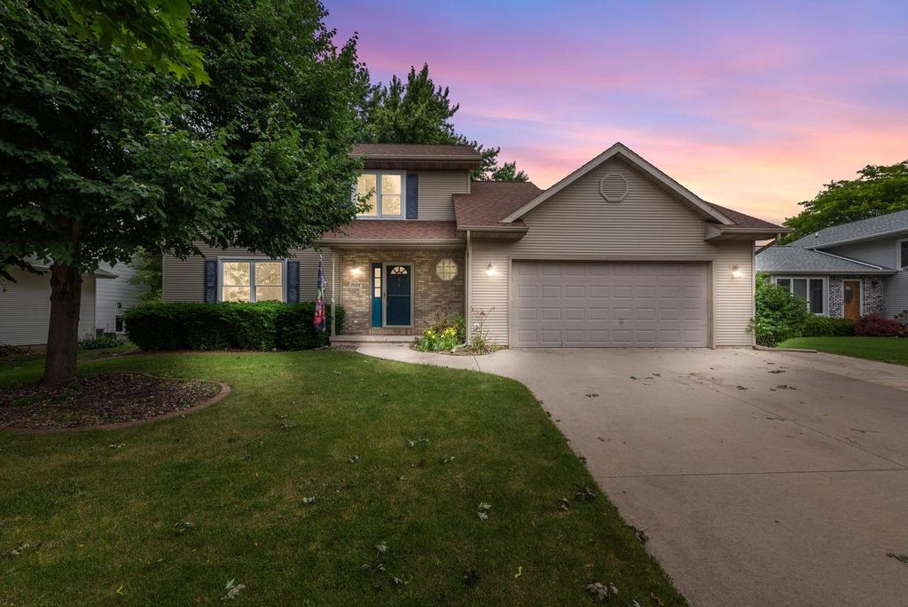 1001 Bluehill AVENUE, Fond Du Lac, WI 54935