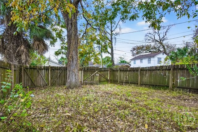 1005 W Victory Drive, Savannah, GA 31405