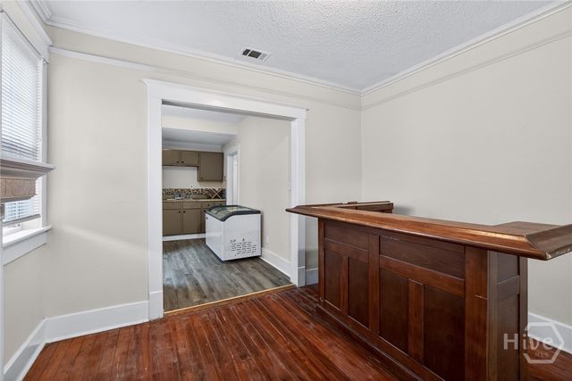 1005 W Victory Drive, Savannah, GA 31405