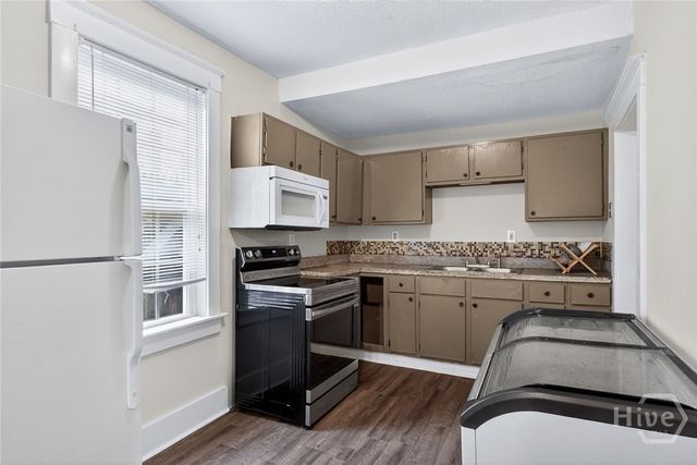 1005 W Victory Drive, Savannah, GA 31405