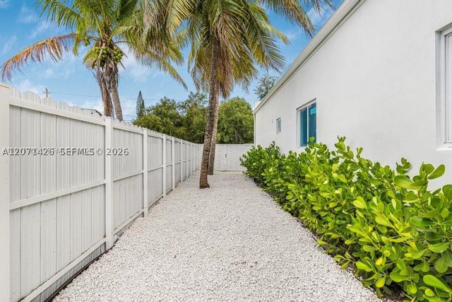 2419 NW 97th St, Miami, FL 33147