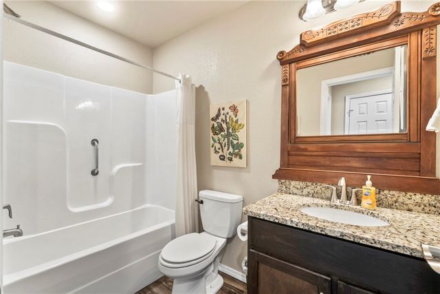 817 Brook Street, Gentry, AR 72734