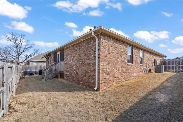 817 Brook Street, Gentry, AR 72734