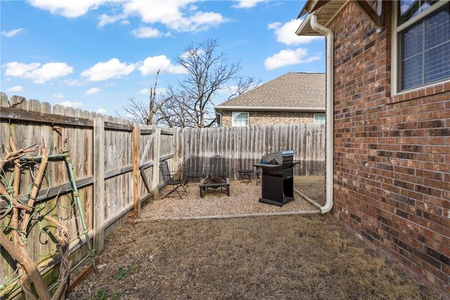 817 Brook Street, Gentry, AR 72734