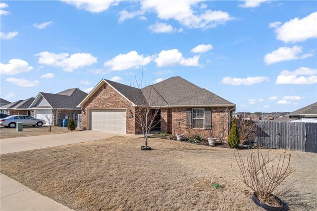 817 Brook Street, Gentry, AR 72734