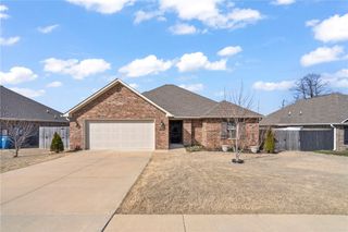 817 Brook Street, Gentry, AR 72734