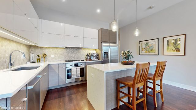2335 W Chicago Avenue 2R, Chicago, IL 60622