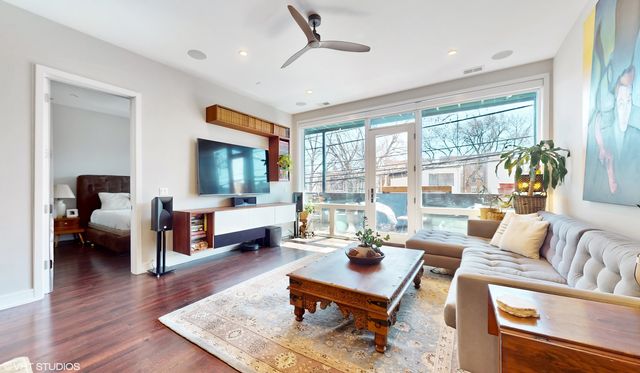 2335 W Chicago Avenue 2R, Chicago, IL 60622