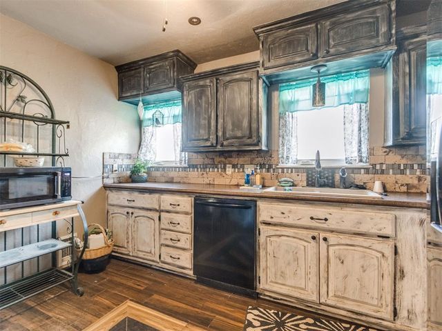 11711 S Czech Hall Road, Mustang, OK 73064