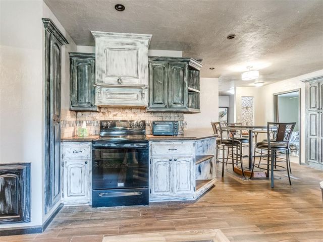 11711 S Czech Hall Road, Mustang, OK 73064