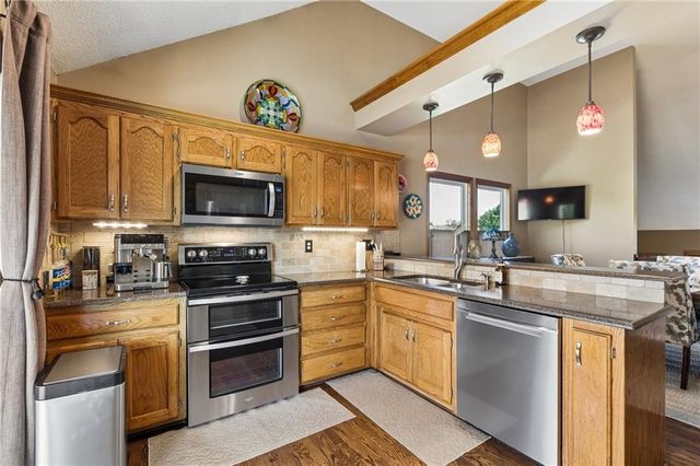 1301 Bradford Drive, Greenwood, MO 64034