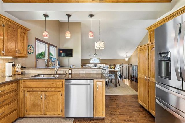 1301 Bradford Drive, Greenwood, MO 64034