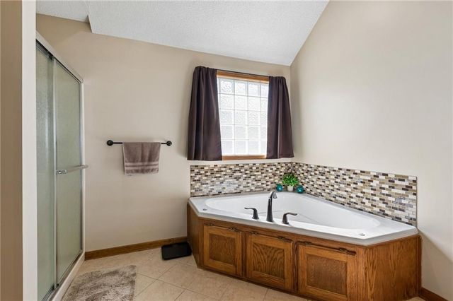 1301 Bradford Drive, Greenwood, MO 64034