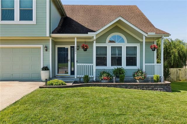 1301 Bradford Drive, Greenwood, MO 64034