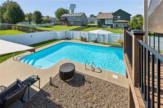 1301 Bradford Drive, Greenwood, MO 64034